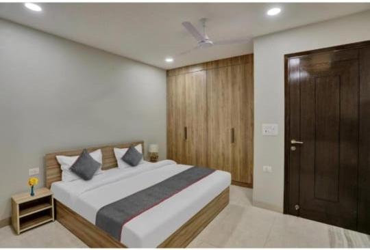 Vibe Hotel Noida Exteriör bild