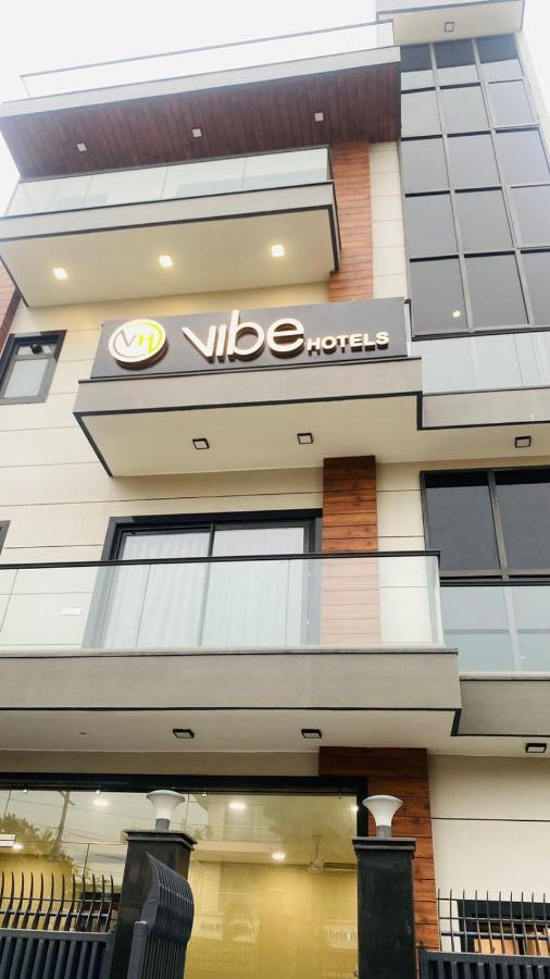 Vibe Hotel Noida Exteriör bild