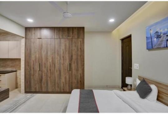 Vibe Hotel Noida Exteriör bild