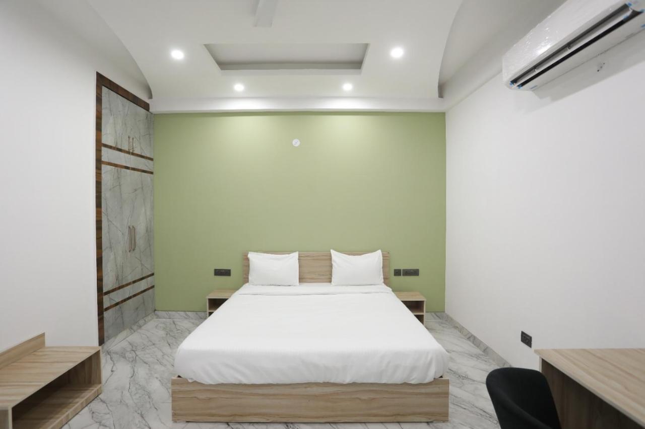 Vibe Hotel Noida Exteriör bild