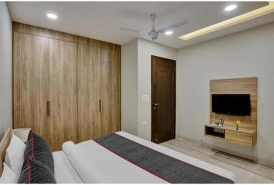 Vibe Hotel Noida Exteriör bild