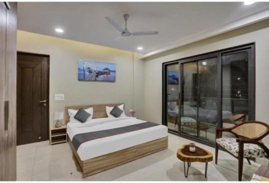 Vibe Hotel Noida Exteriör bild